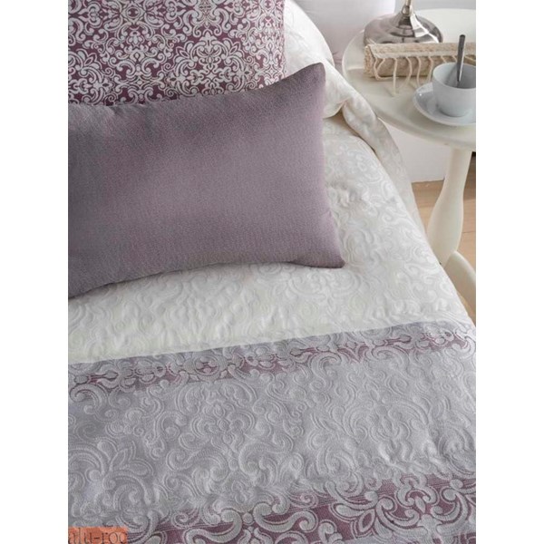 Detalle del estampado Siena en color Morado con cojines a juego.