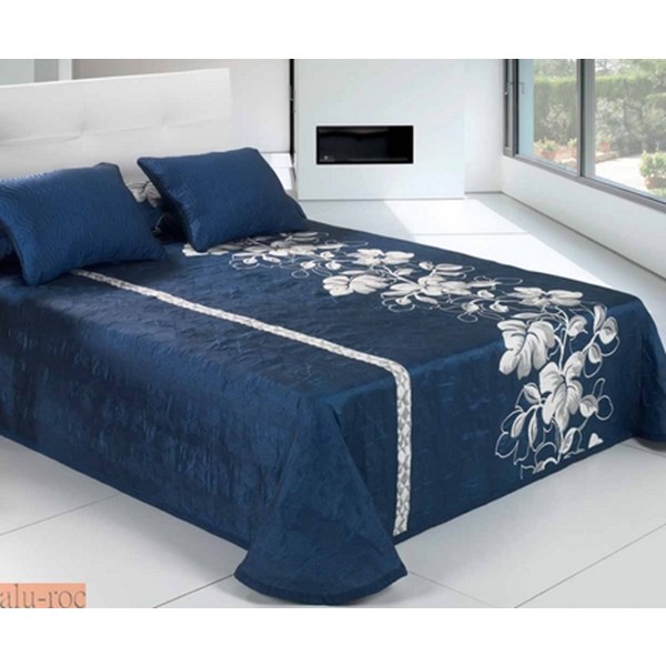 Colcha de diseño con un estampado de grandes flores