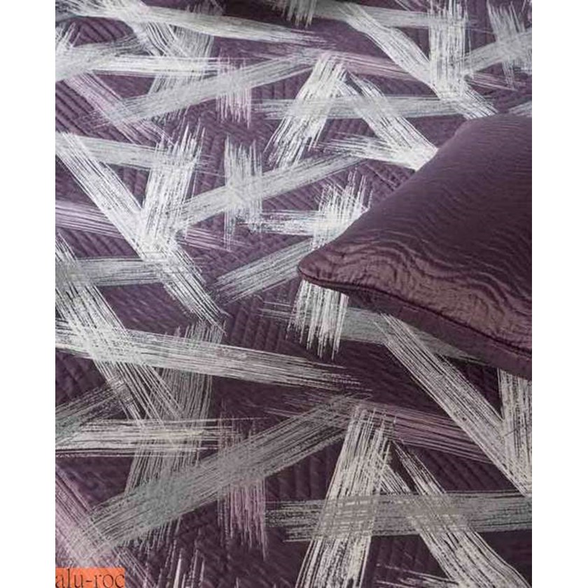 Combina la ropa de cama con cojines y cortinas coordinados