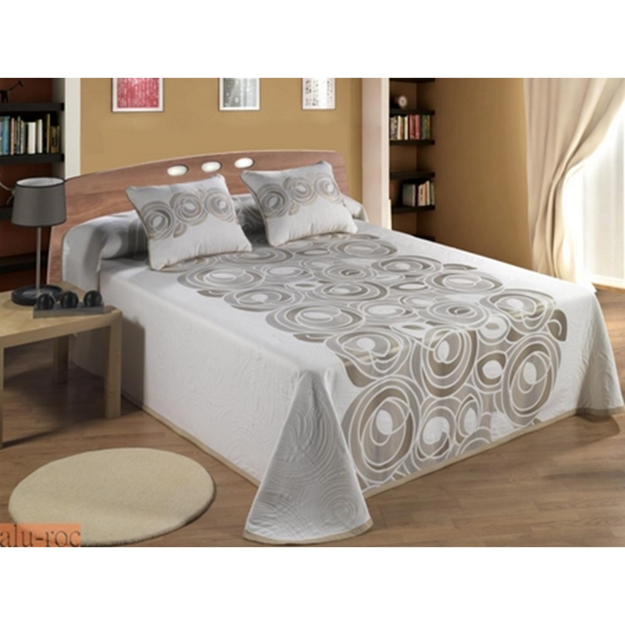 Cubrecama disponible en cinco medidas de cama y en dos colores. Cobertores baratos para comprar online de manera fácil y rápida