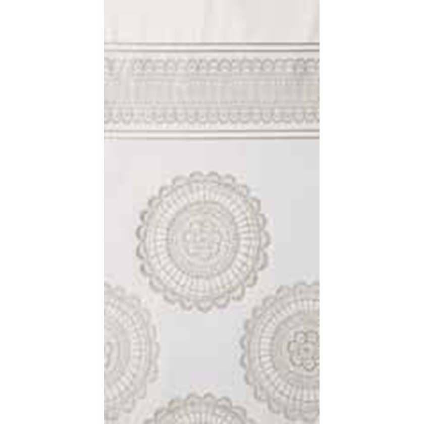 Ropa de cama de calidad en tonos dorados y plateados