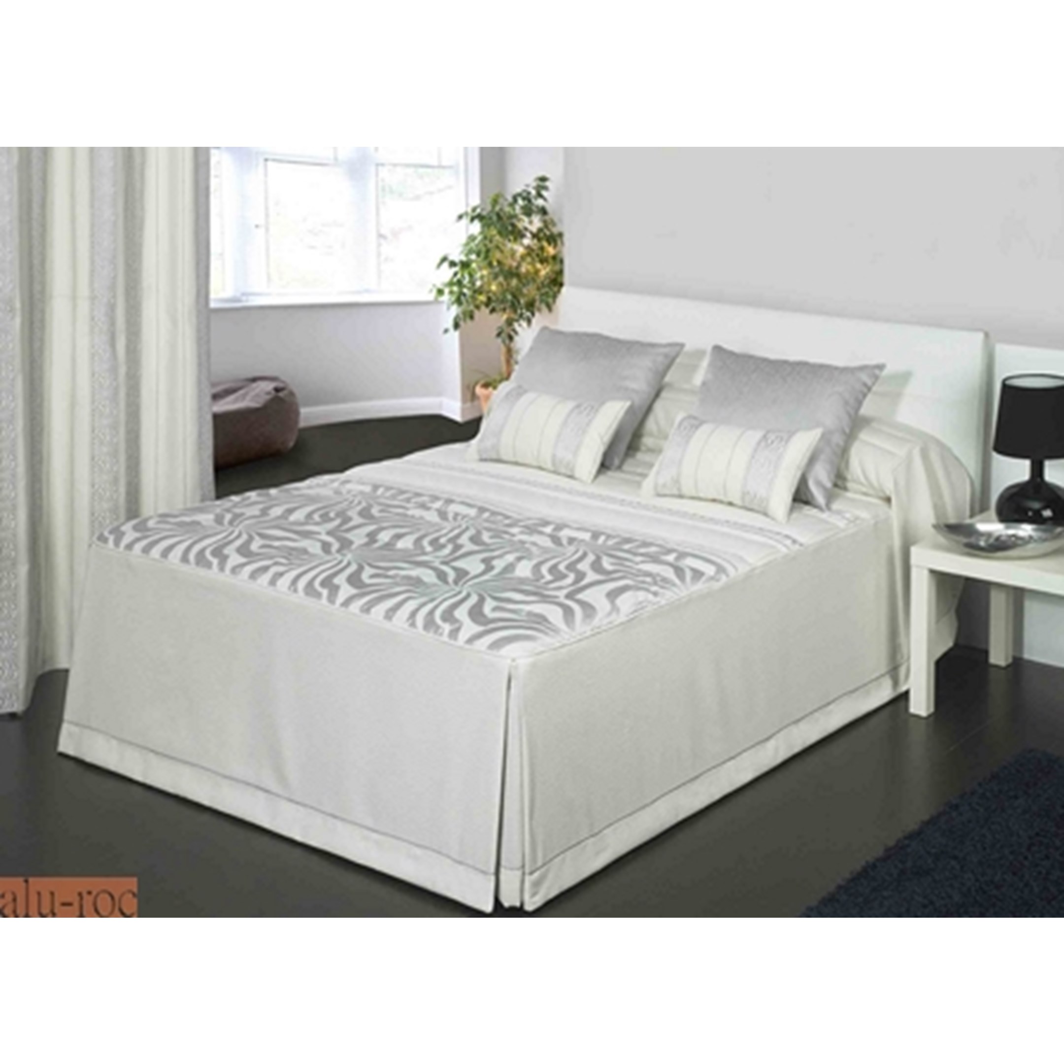 Colcha Diamond de JVR ideal para verano. En dos colores: Oro y Plata Calidad y elegancia en estilos clasicos
