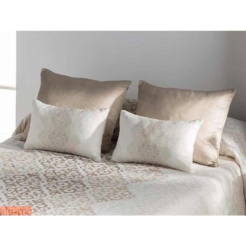 Conjunto de cojines para decorar la cama del dormitorio. Modelo Bellini