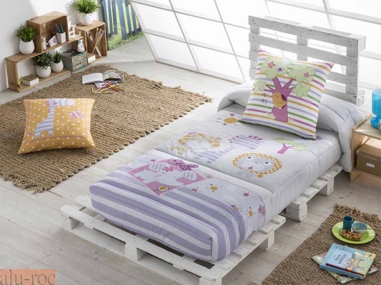 Ropa de cama infantil con dibujos tiernos y en colores pastel